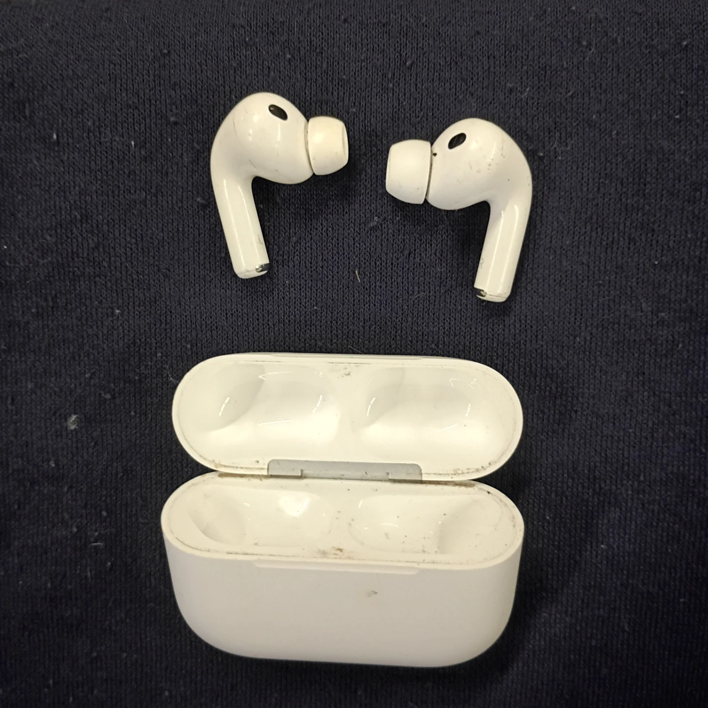 Apple AirPods Pro 3 Gen with Charging Case - photo 2