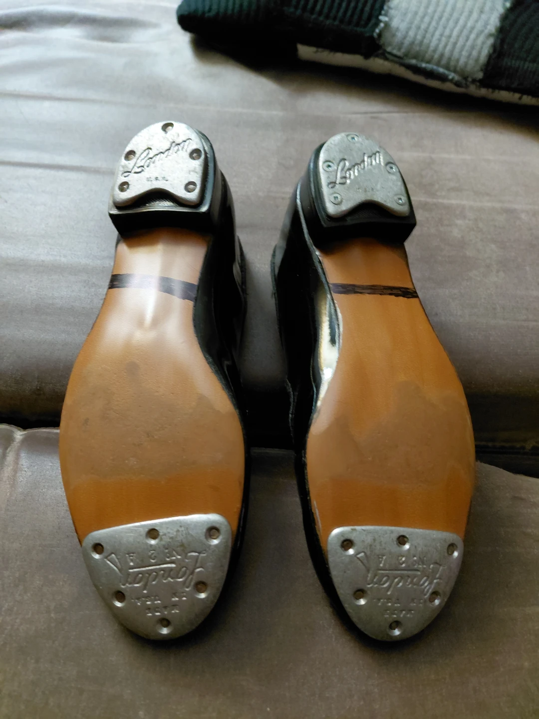 Capezio Black Tap Shoes Girls size 4 - photo 2