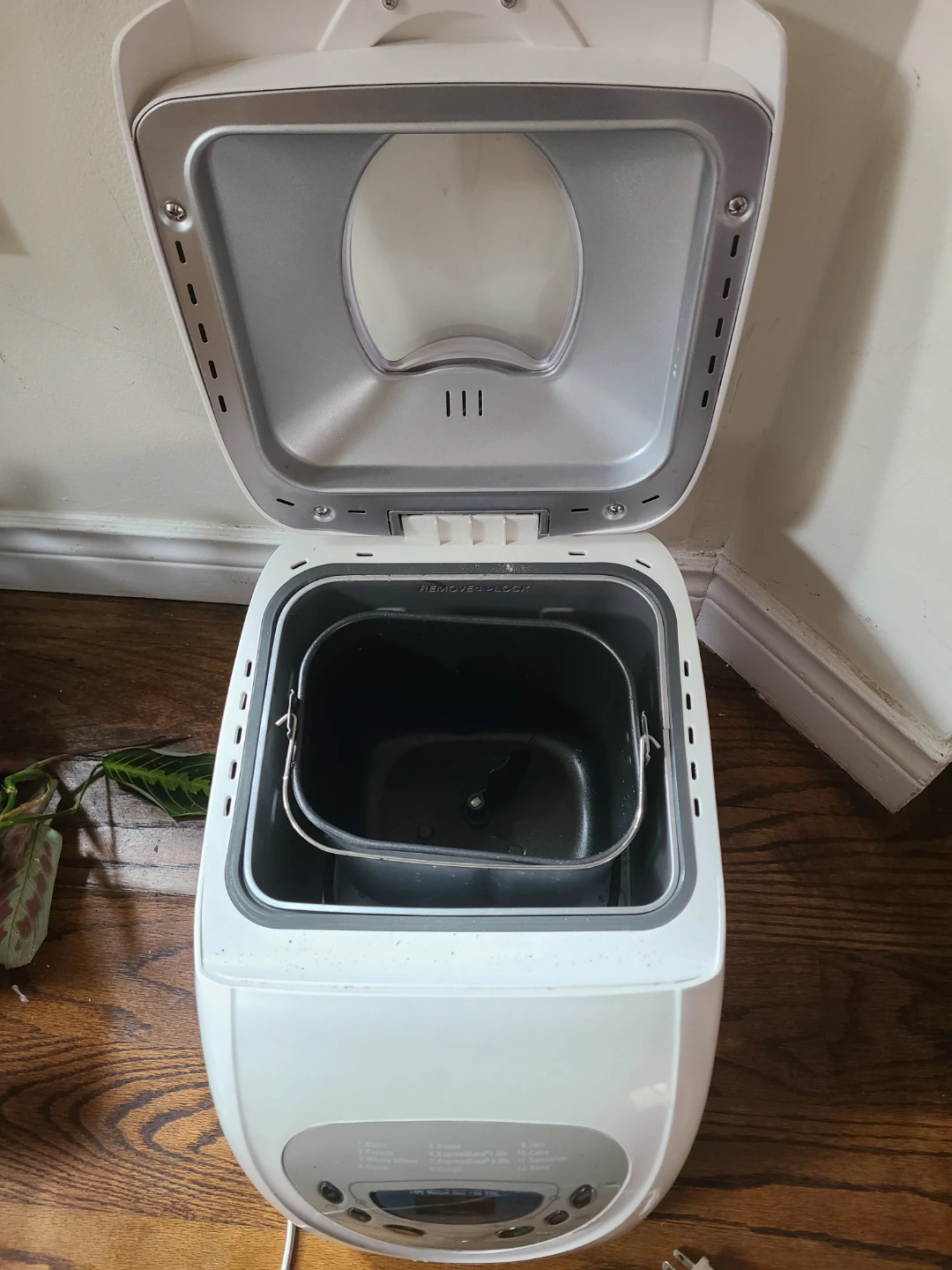 Sunbeam White Bread Maker - photo 2