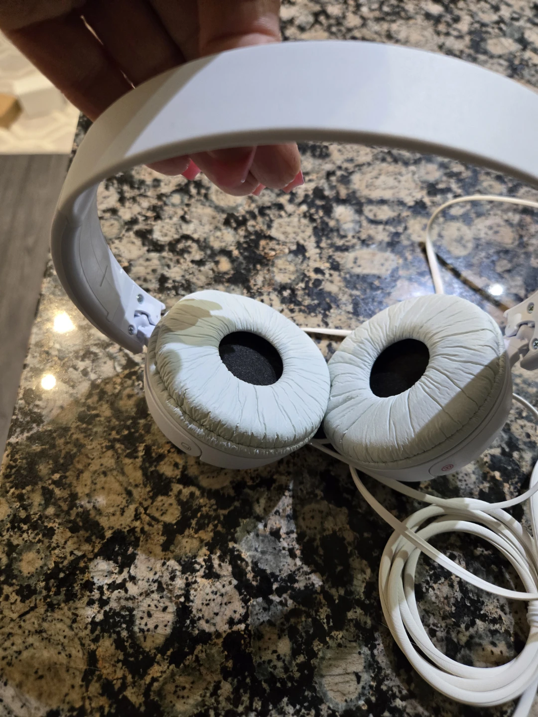 Sony White Headphones - photo 2