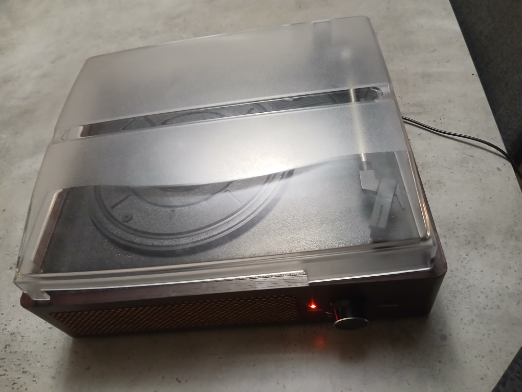Vinyl Record Player Turntable Model M49A - photo 3
