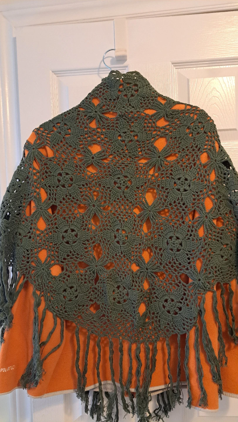 Hand-crocheted Shawl - photo 2