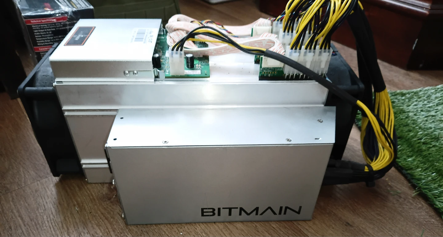 Bitmain Antminer S9-13.5T Bitcoin Miner