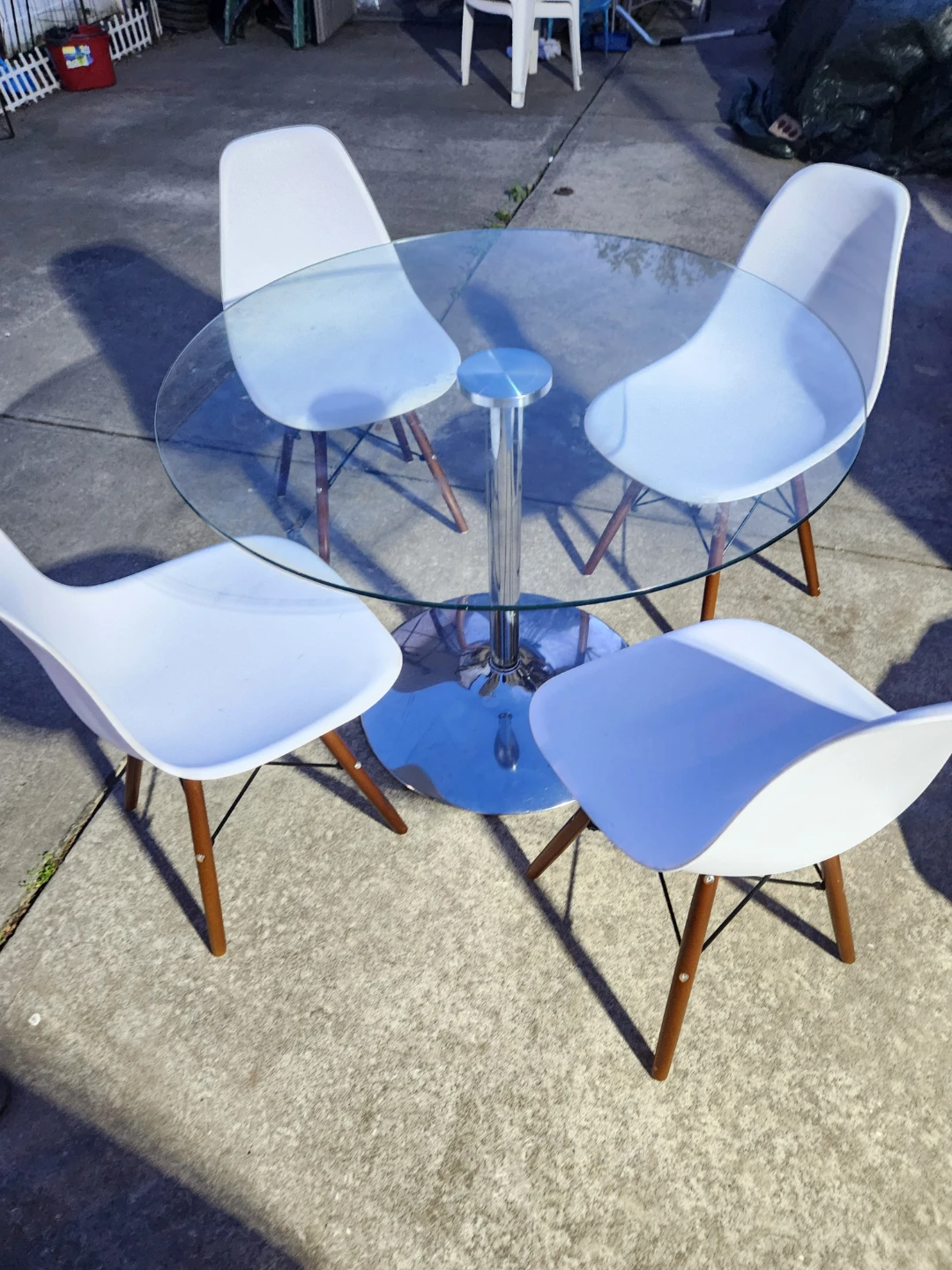 Glass Dining Table with 4 White Chairs in excellent condition