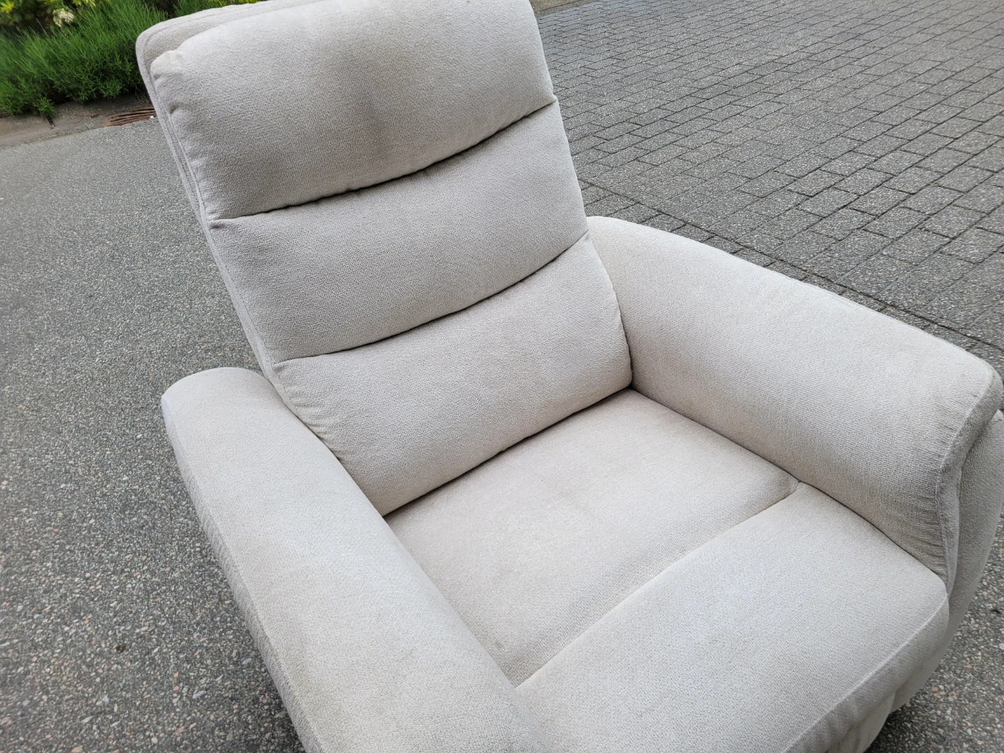 Beautiful Cream Fabric and Leather Sofa Chairs. - photo 4