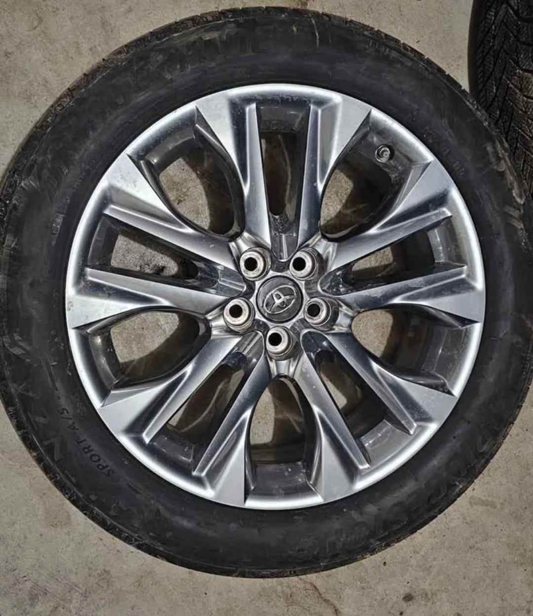 Toyota highlander 20" Alloy Wheel Rim with all season tires