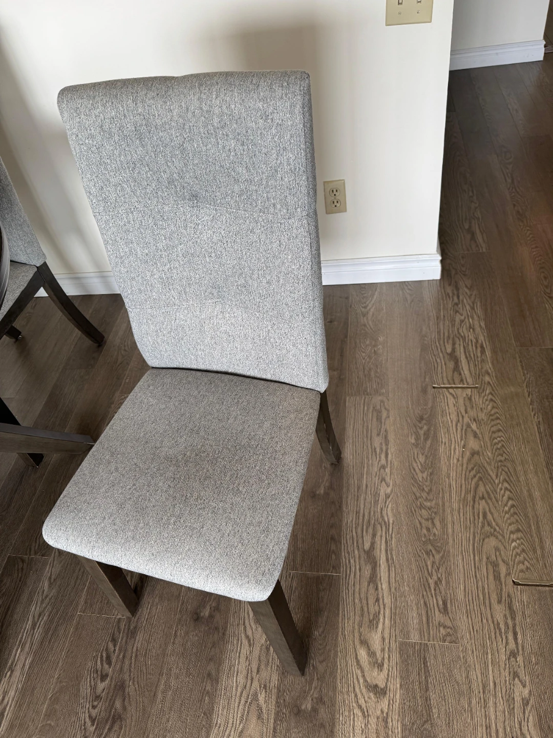 Round Dining Table and 4 Chairs - Brick - photo 2