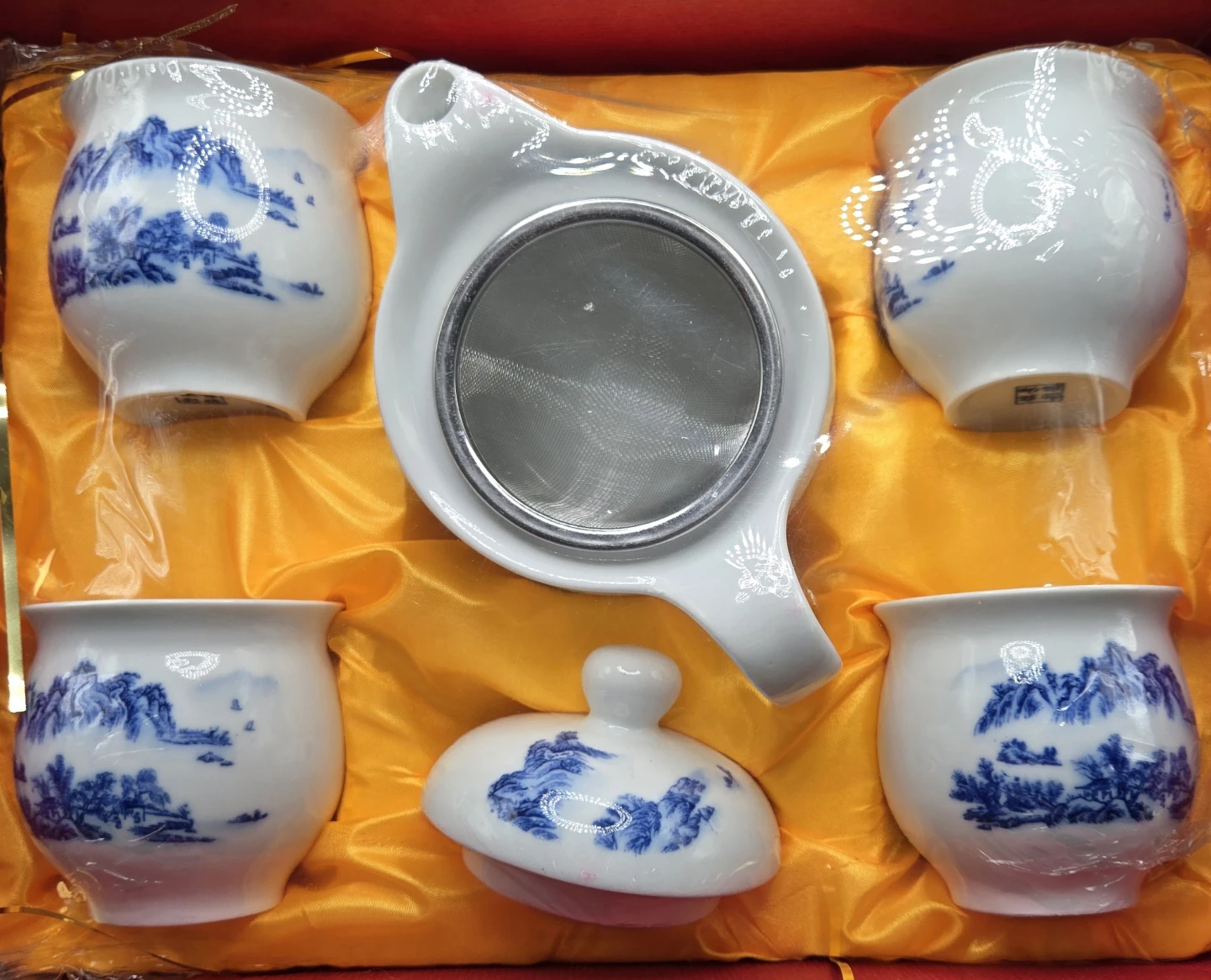 Chinese Ceramic Tea Set with 4 Cups and Infuser