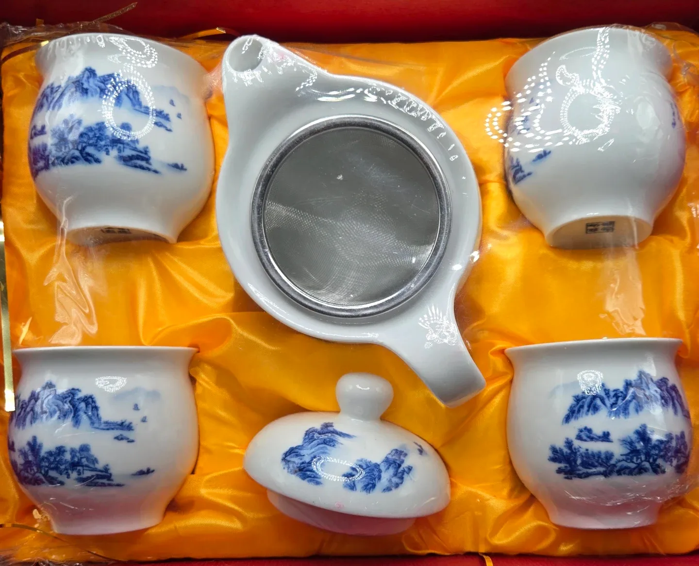 Chinese Ceramic Tea Set with 4 Cups and Infuser