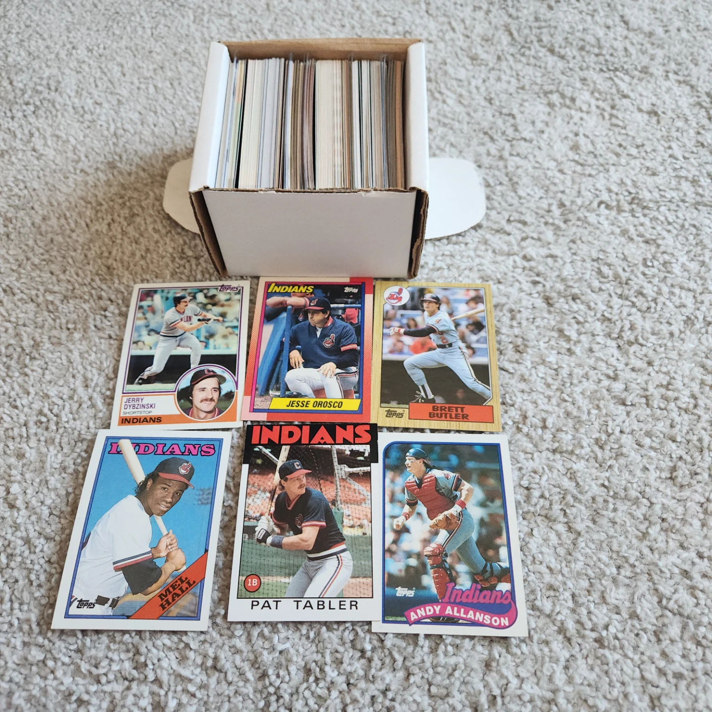 Cleveland Indians, 100 Baseball Cards Team lot - photo 3