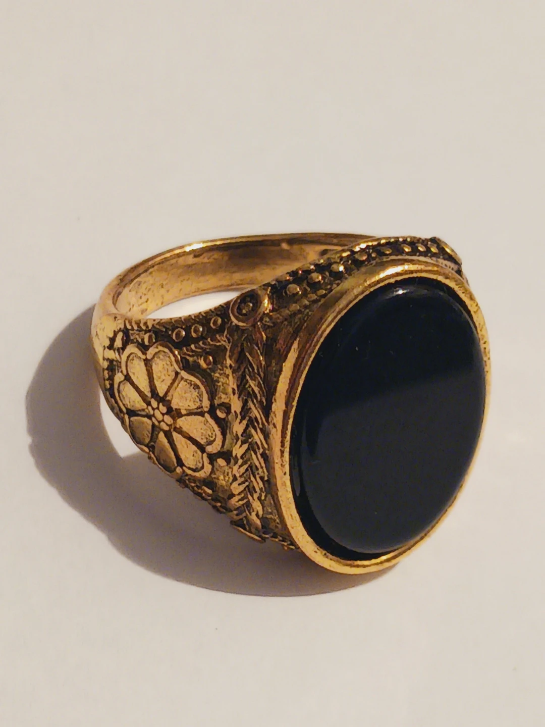 Gold Tone Ring with Black Onyx Stone & Floral Design - photo 5