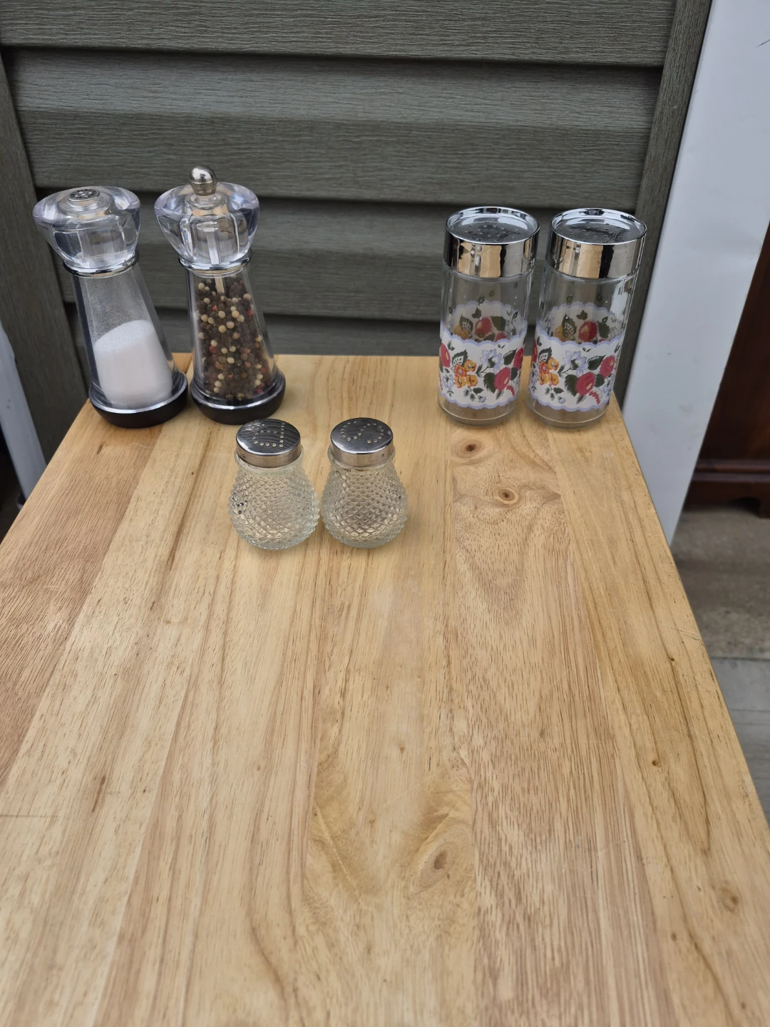 Set of 6 Salt and Pepper Shakers and Spice Grinders - photo 2