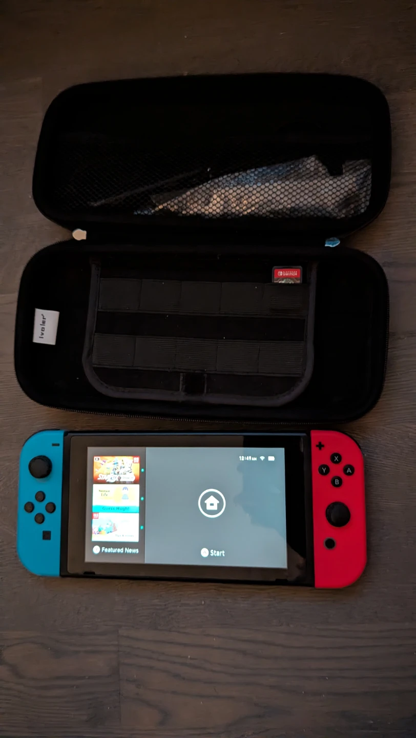 Nintendo Switch + travel case - photo 2