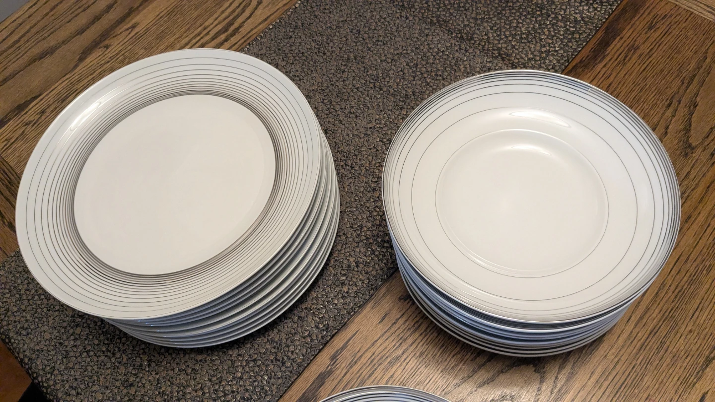 Set of 30 White Dinner Plates with Silver Rim - photo 3