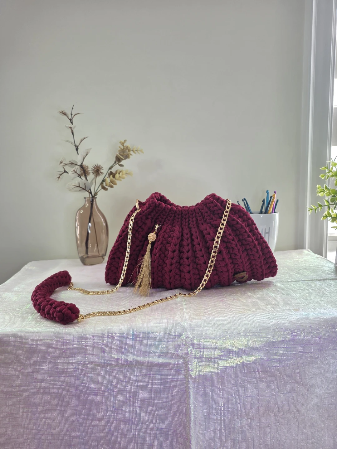 Burgundy Crocheted handbag with Gold Chain - photo 3