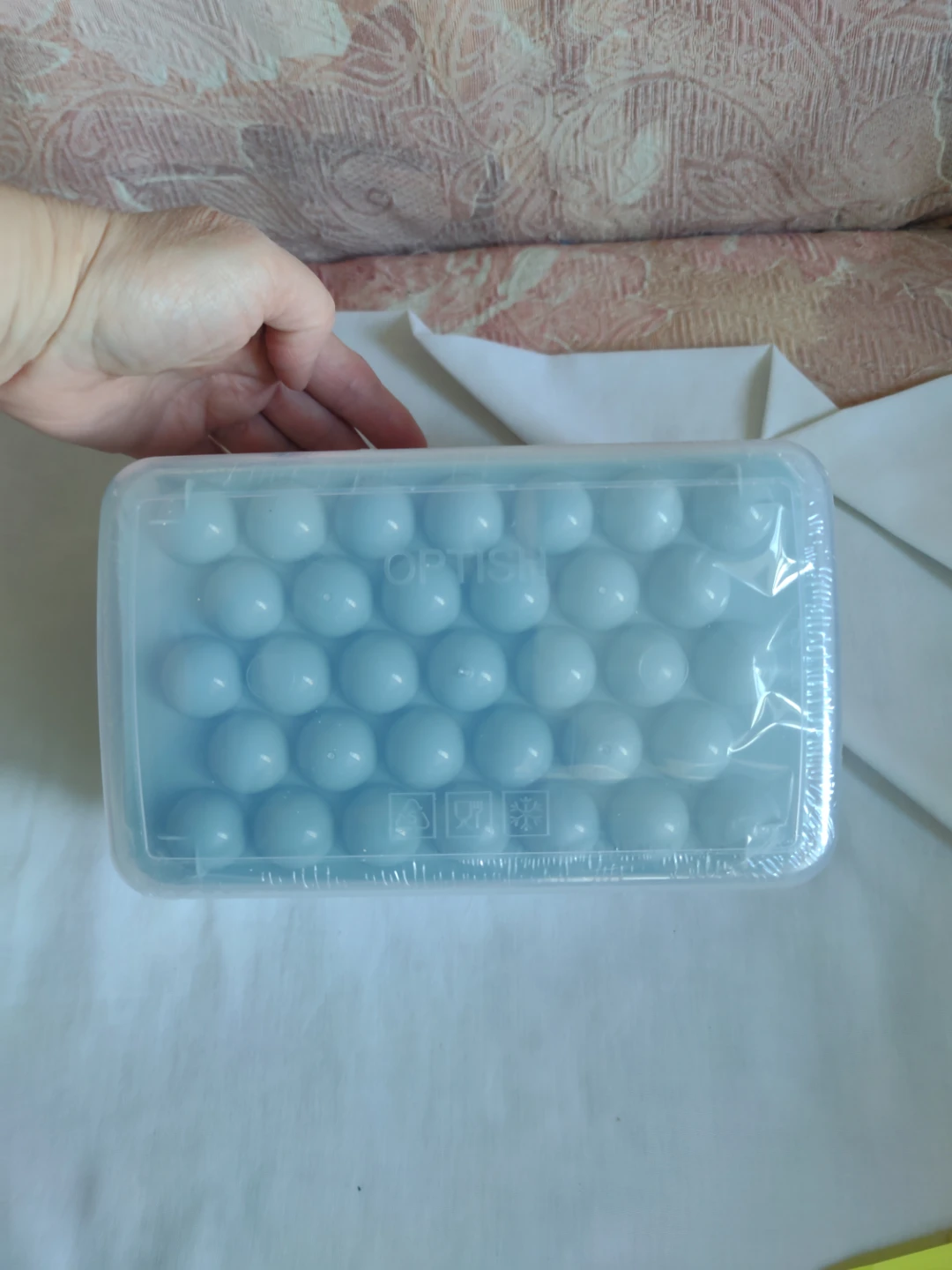 Ice trays and container - photo 3