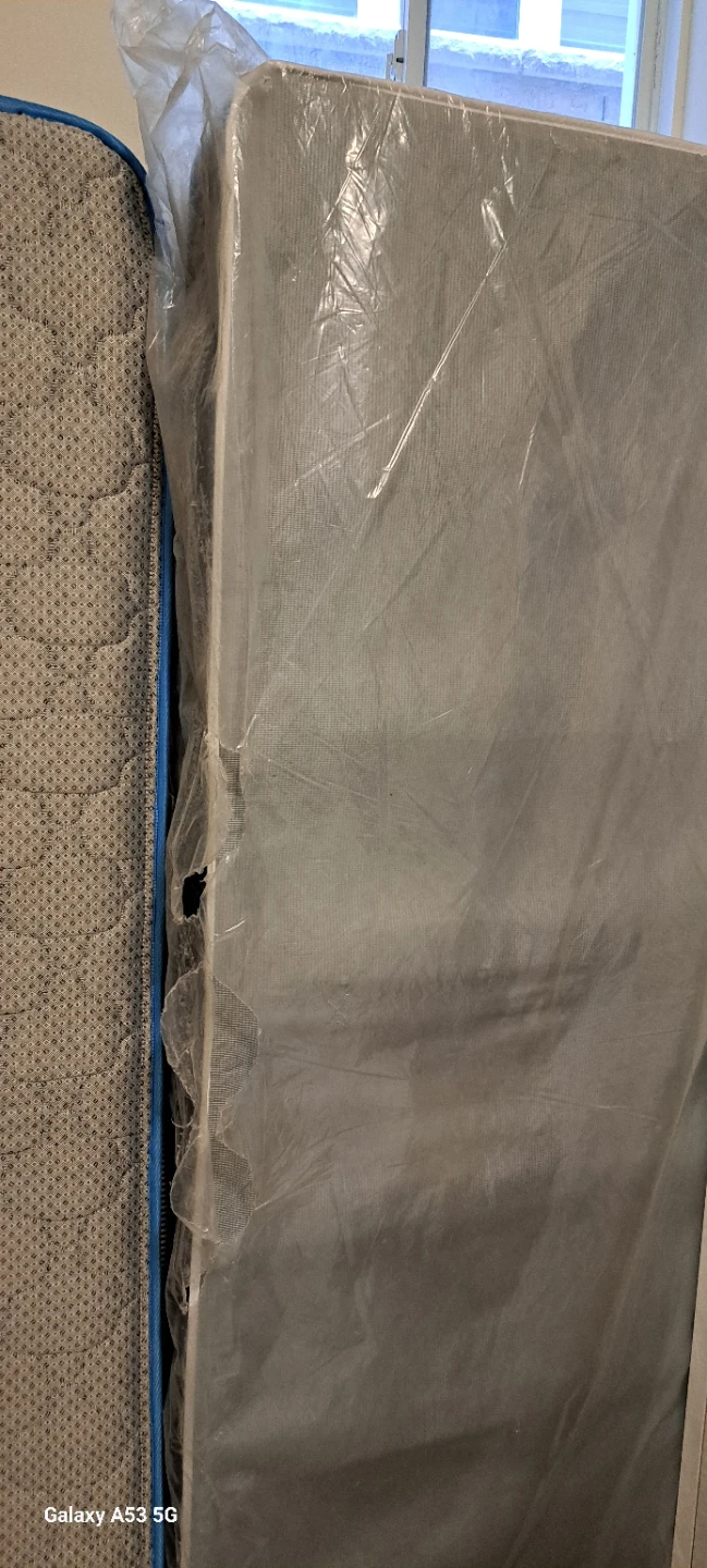 1 single Mattress with box - photo 2