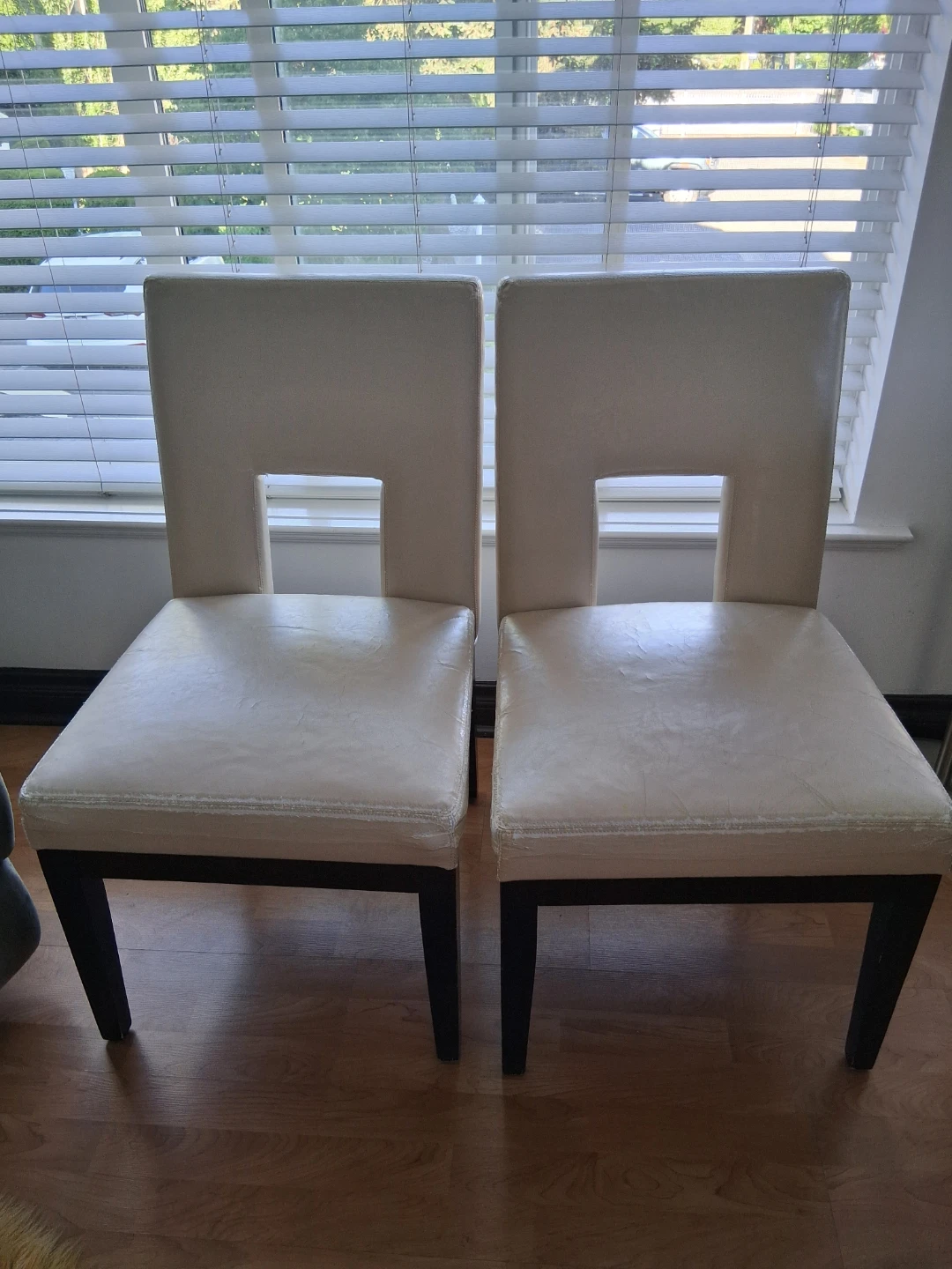 Pair of Cream Upholstered Dining Chairs - photo 4
