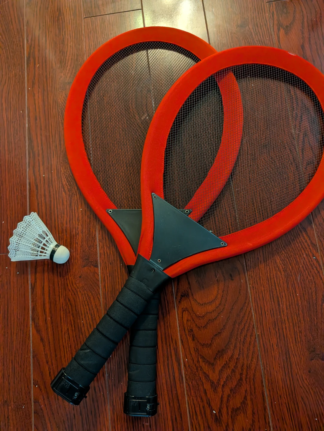 2 Red Badminton Rackets with Shuttlecock - photo 3