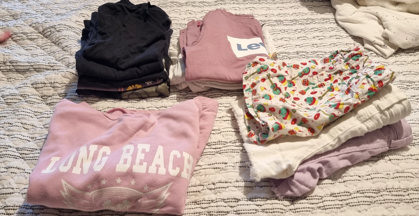 Girls 8-10yo Bundle of 7 Girls Tops & 3 Pairs of Shorts