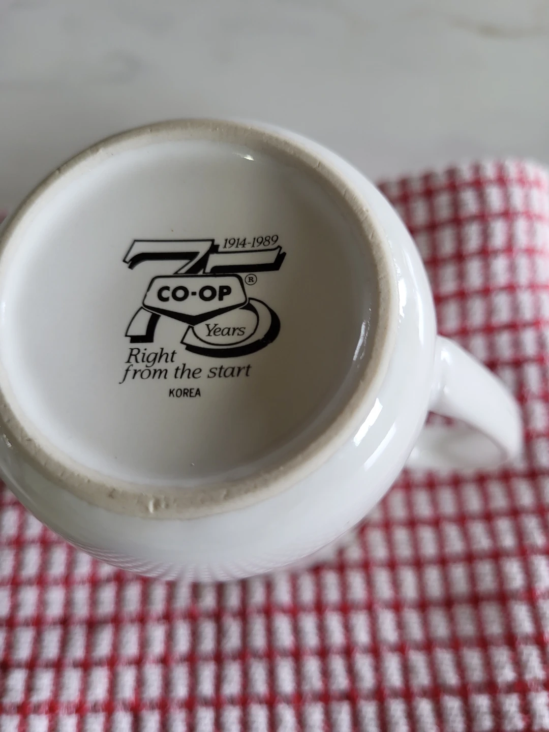 White Ceramic Mug with Vintage Artwork - photo 2