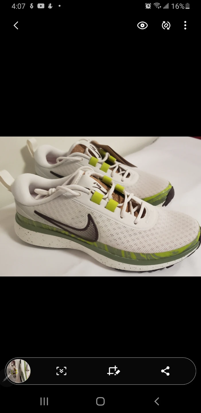 Brand new Nike Sport W Gold Shous Size 6