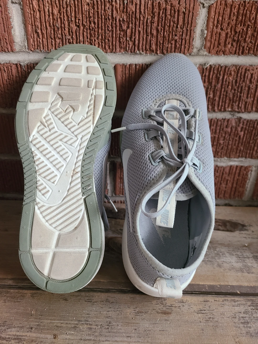 Nike Women's Grey Athletic Shoes Size 9.5 - photo 3