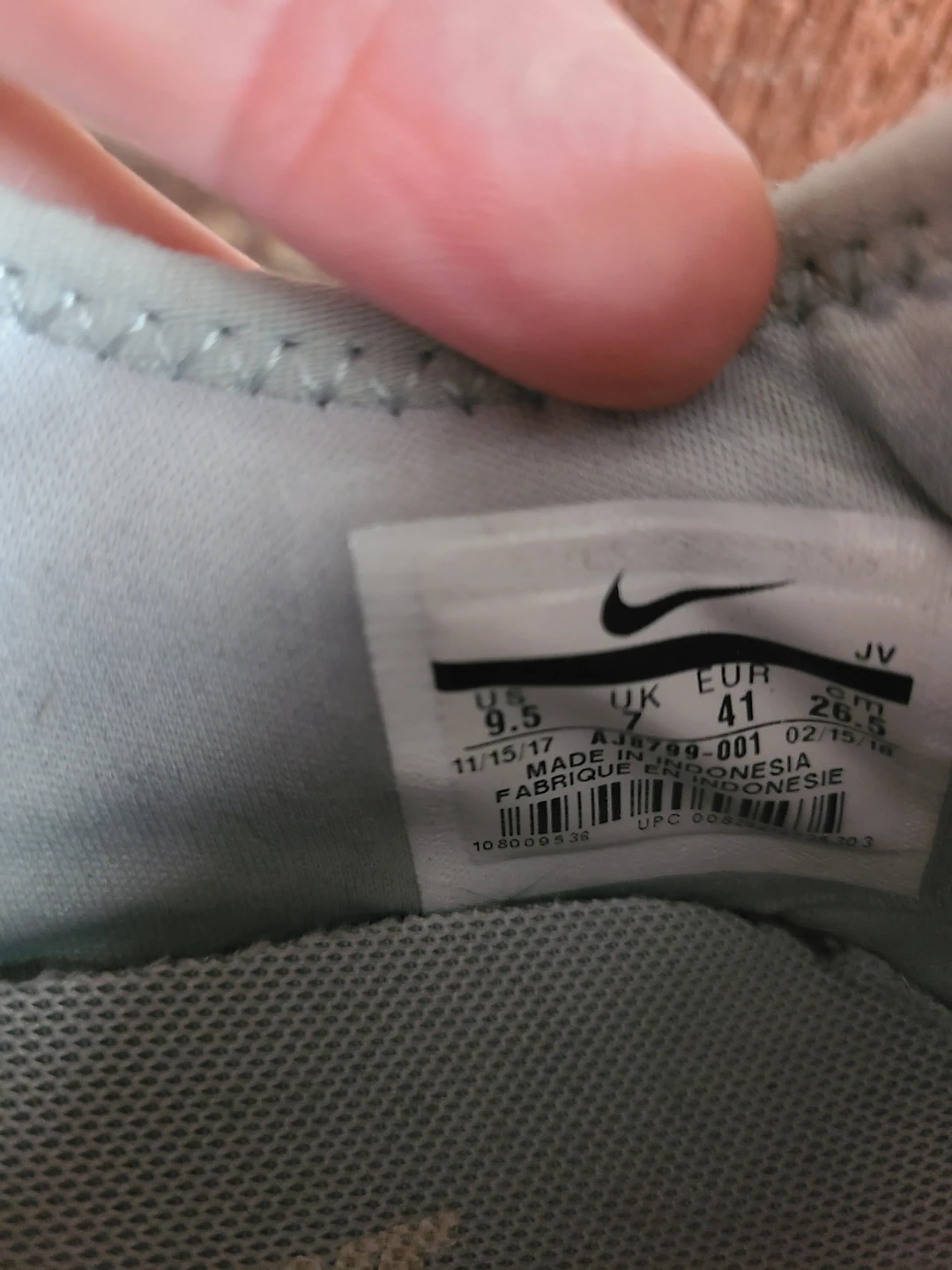 Nike Women's Grey Athletic Shoes Size 9.5 - photo 4