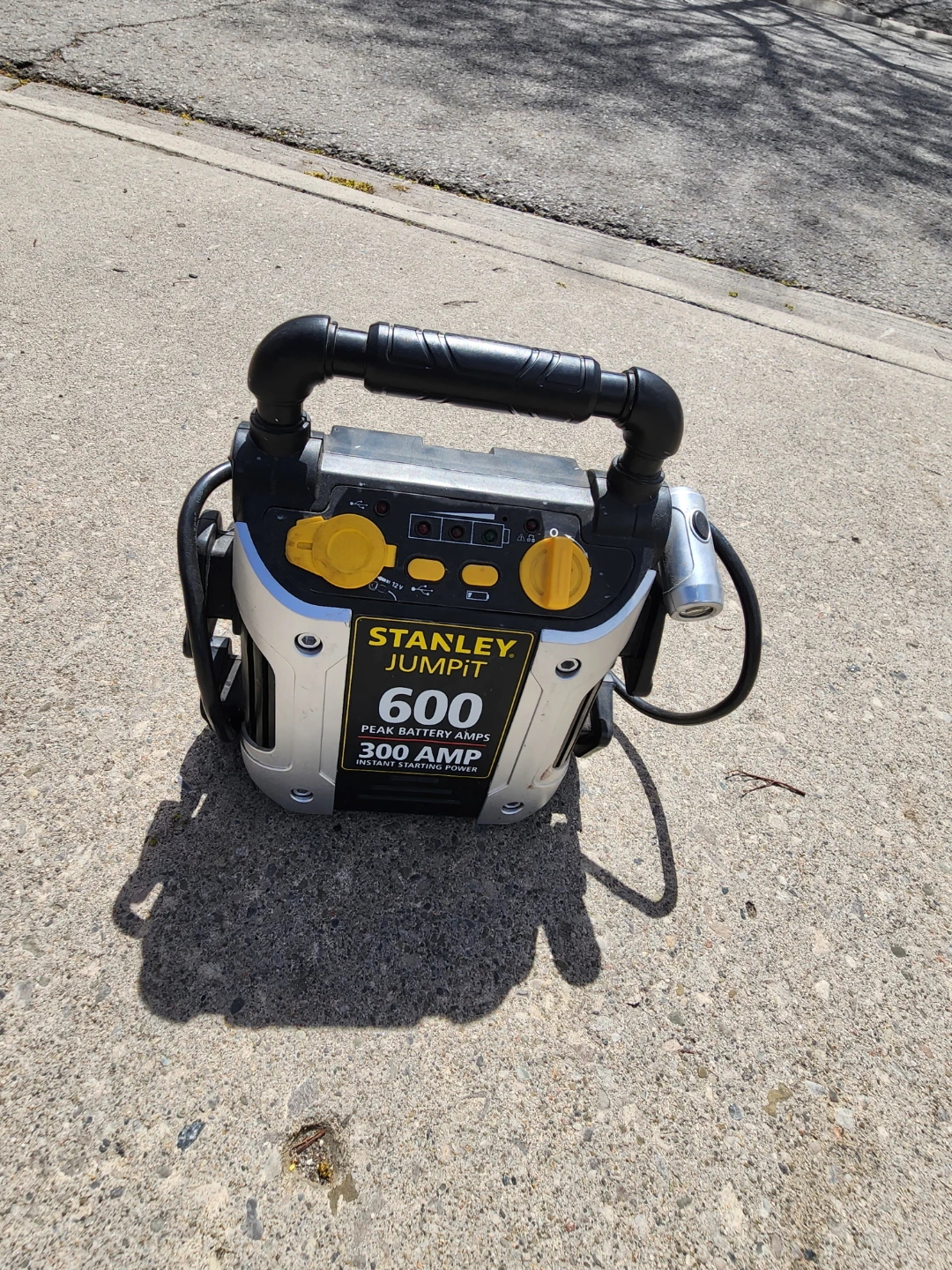 Stanley 600 Peak Amp Jumpit Jump Starter