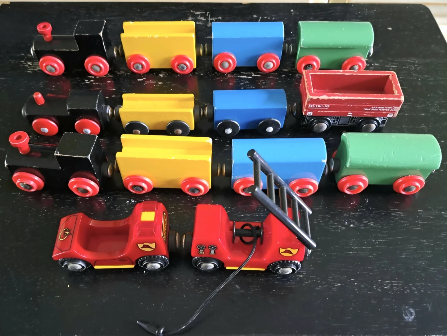 Wooden Train Set - Track, tunnel, bridge, switches & trains - photo 2