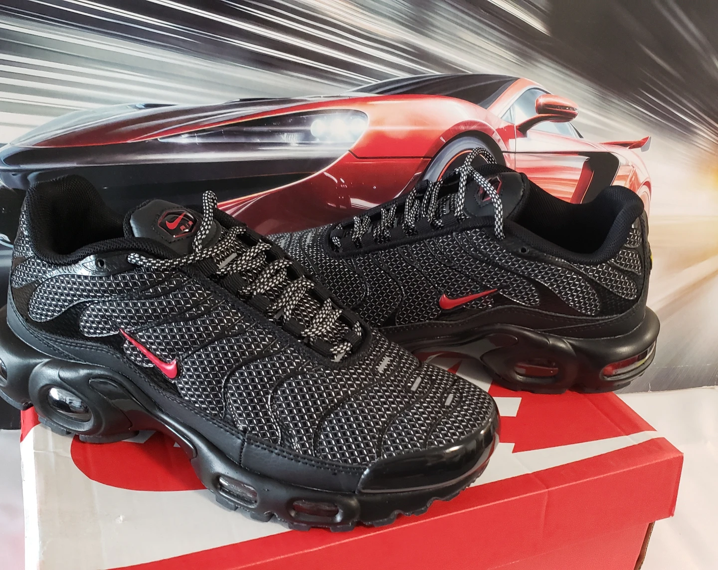 Brand new Universal Air Max Black Red Size 7 - photo 4