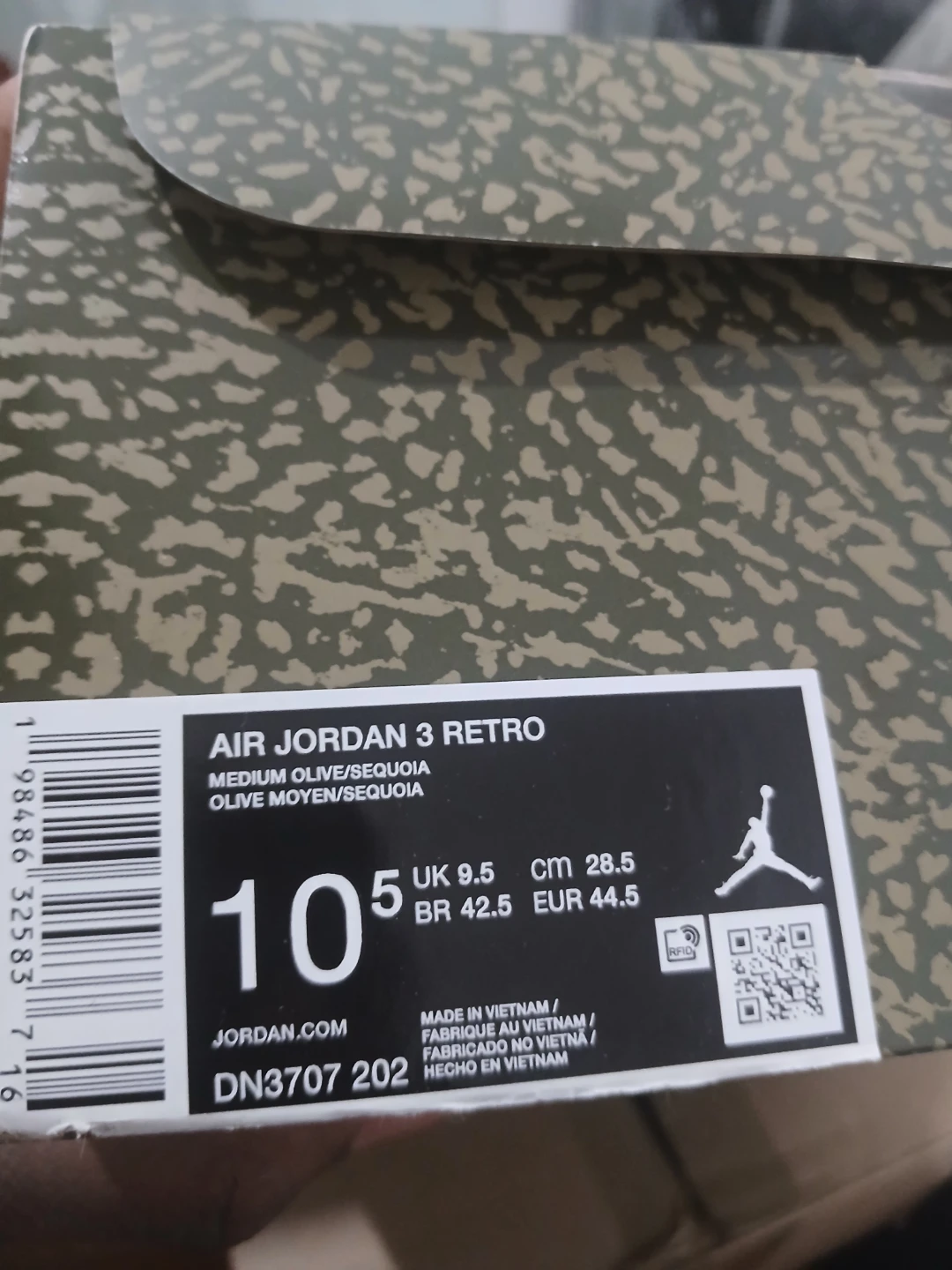 Air Jordan 3 Retro "Medium Olive" Sneakers Men's Size 10.5