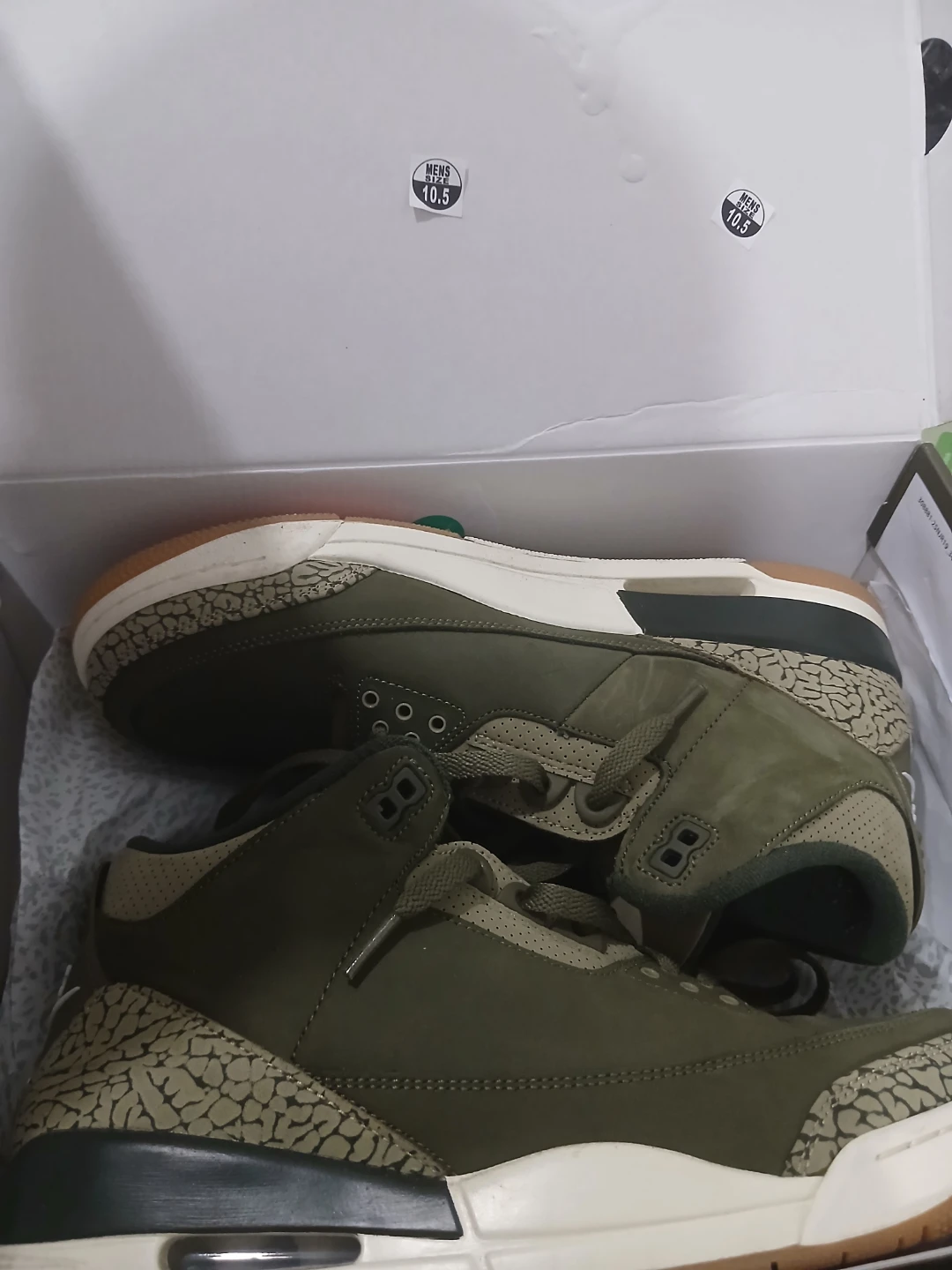 Air Jordan 3 Retro "Medium Olive" Sneakers Men's Size 10.5 - photo 3