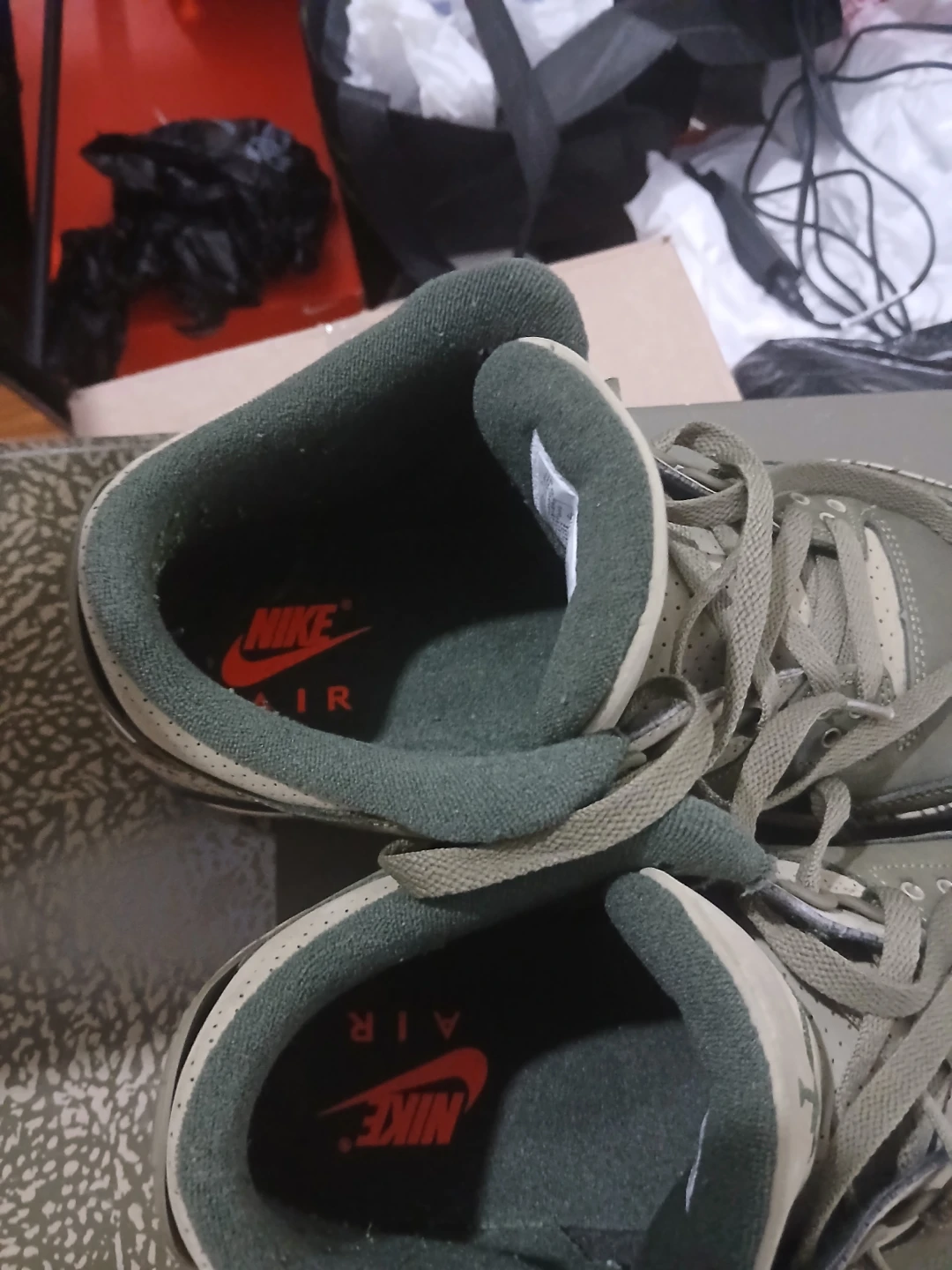 Air Jordan 3 Retro "Medium Olive" Sneakers Men's Size 10.5 - photo 5