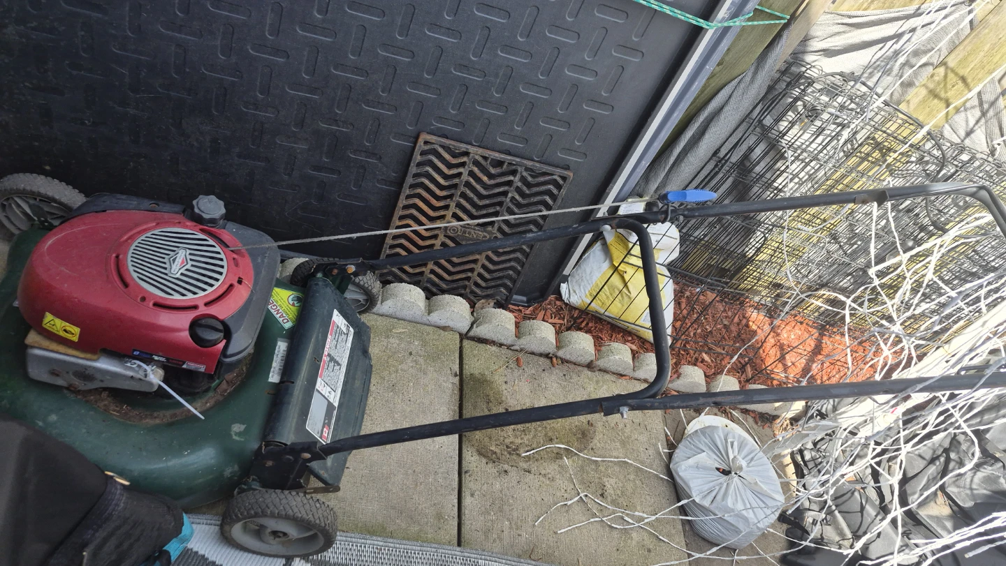 Briggs & Stratton lawn mower. - photo 2