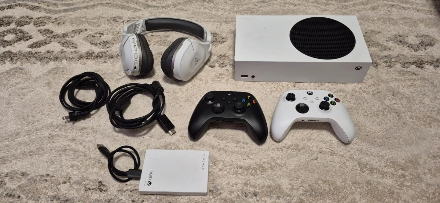 Xbox Series S Console Bundle - photo 3