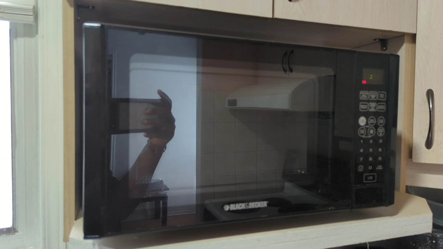 Black & Decker 1.1 Cu. Ft. 1000 Watt Microwave - photo 2