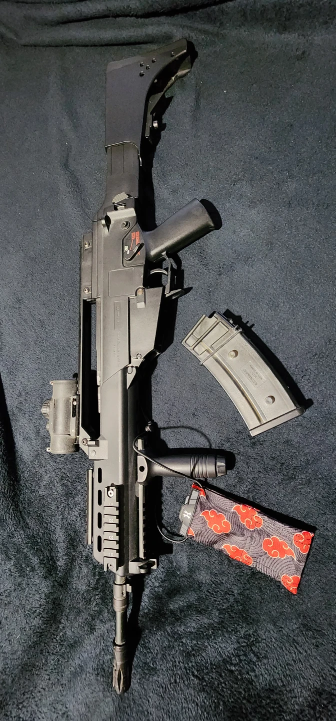 H&K G36C Airsoft Rifle with Red Dot Sight and Extra Magazine - photo 2