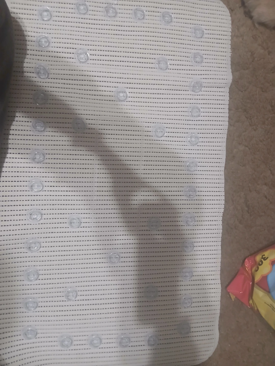 White Bathtub Mat with Suction Cups - photo 2