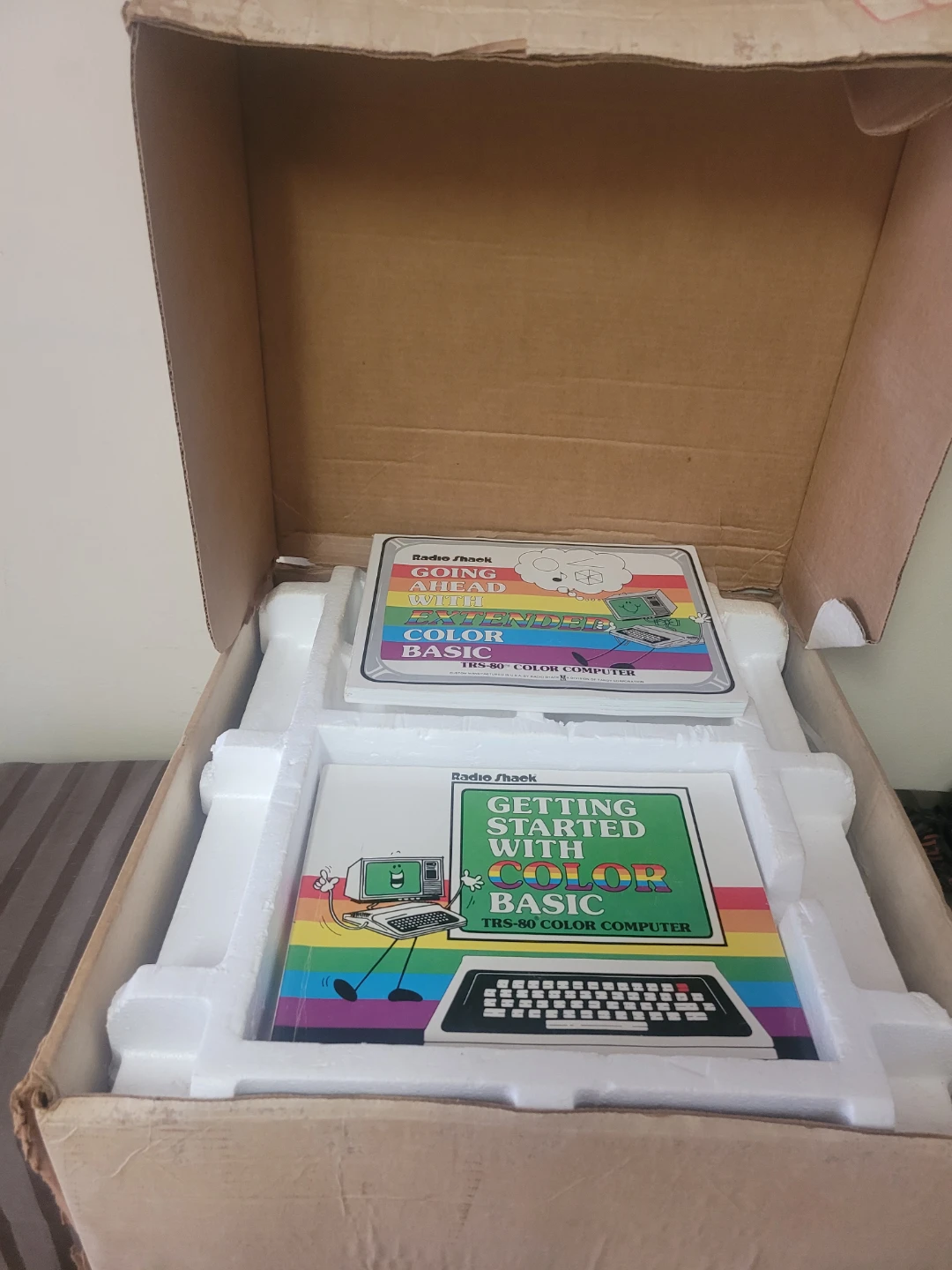 Vintage Radio Shack TRS-80 Colour Computer with Manuals - photo 3