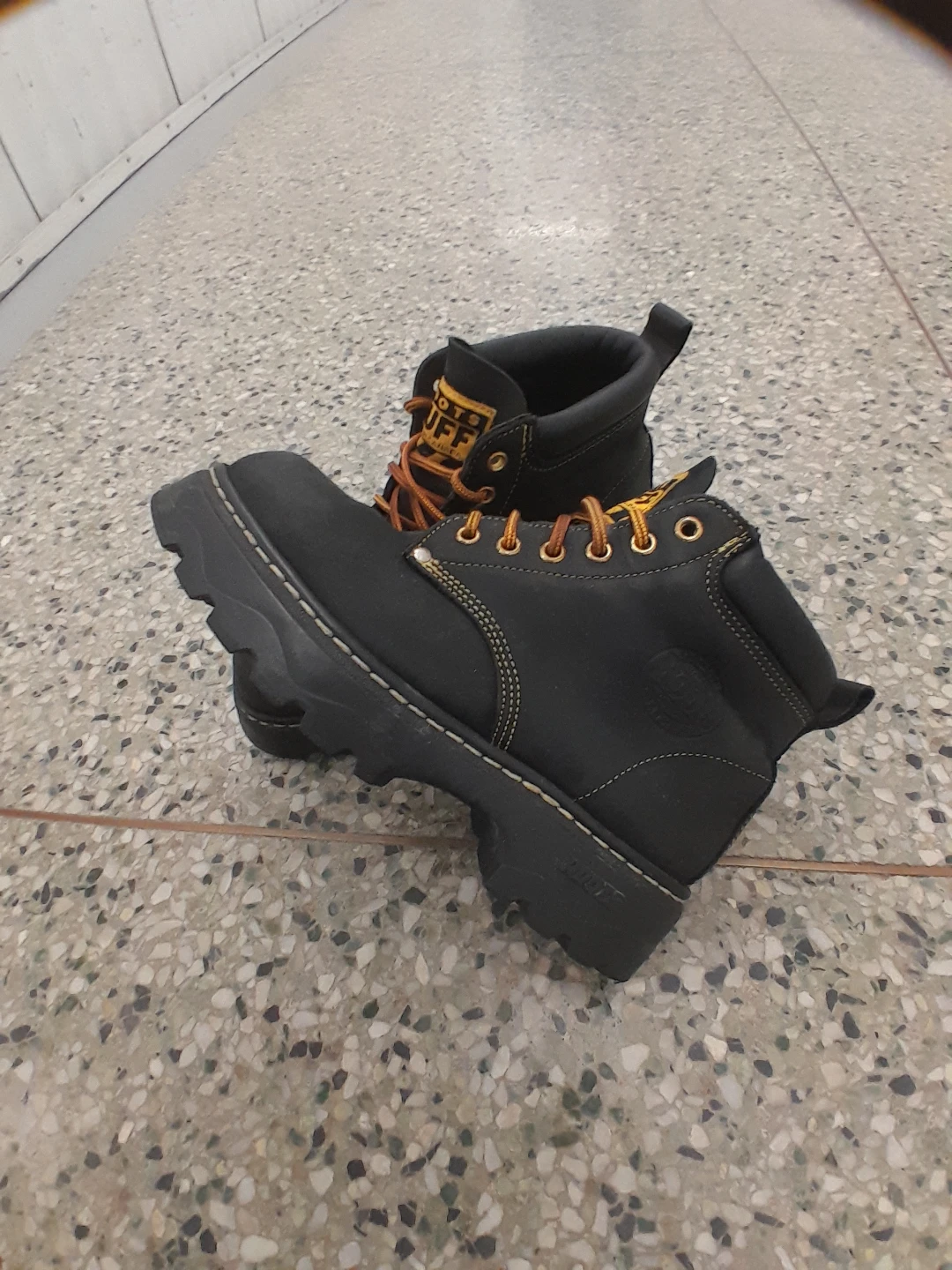 Roots of Canada Boots Women's Size 6.5 - photo 3