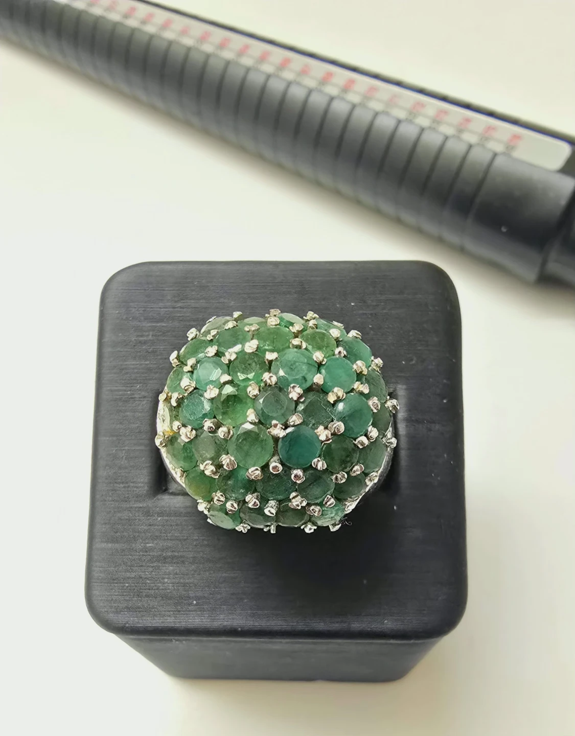 Beautiful sparkly Emerald 925 Silver ring for sale