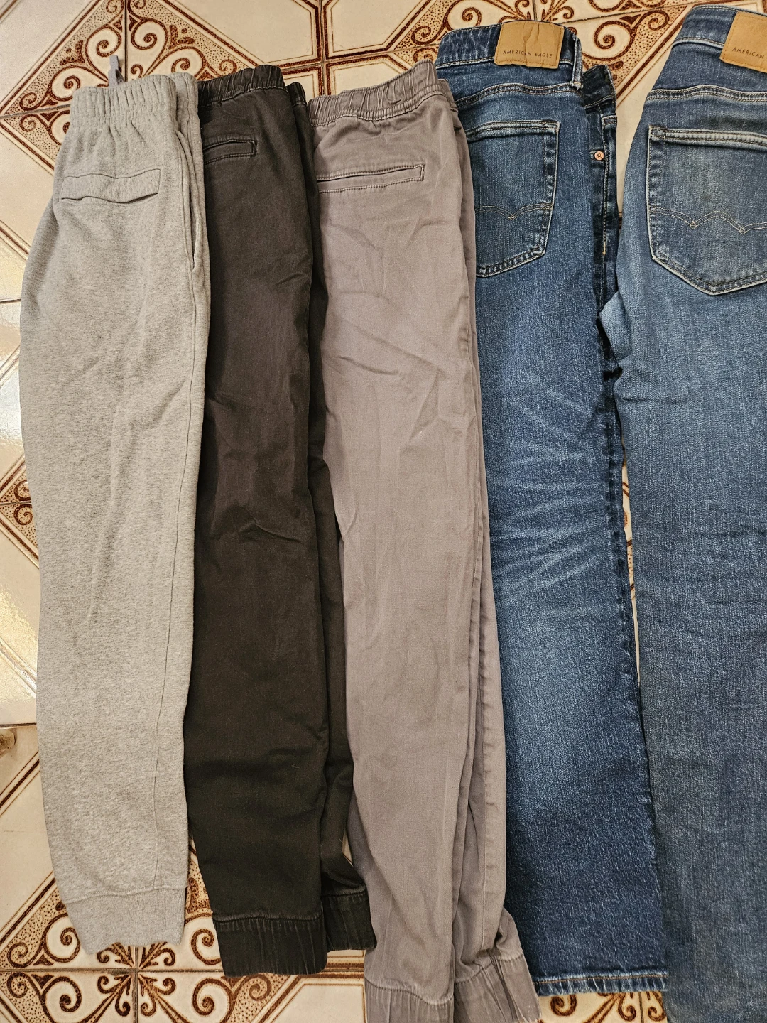 7 mens jeans and joggers ..size small - photo 3