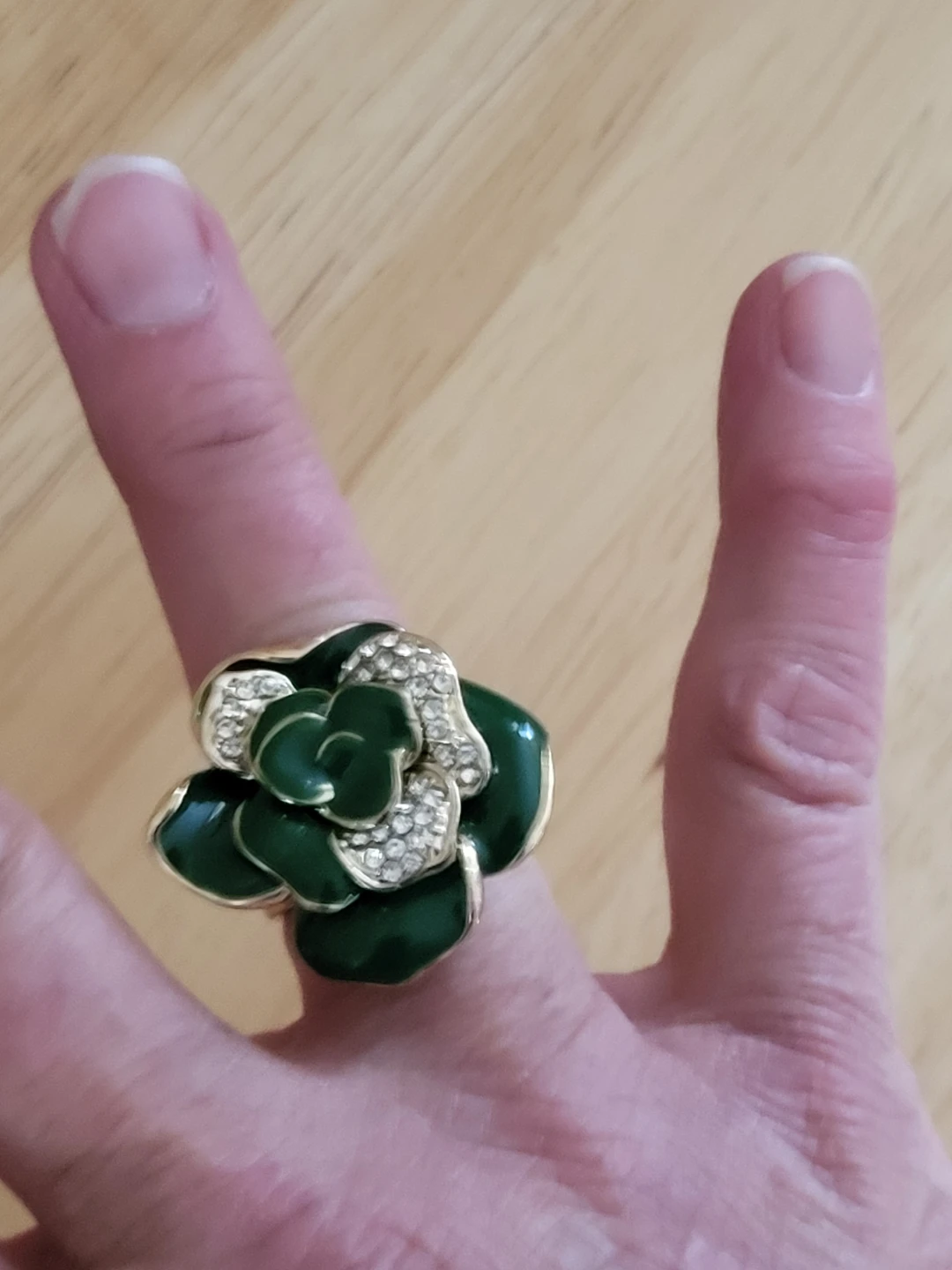 Floral gold tone green floral ring with rhinestones