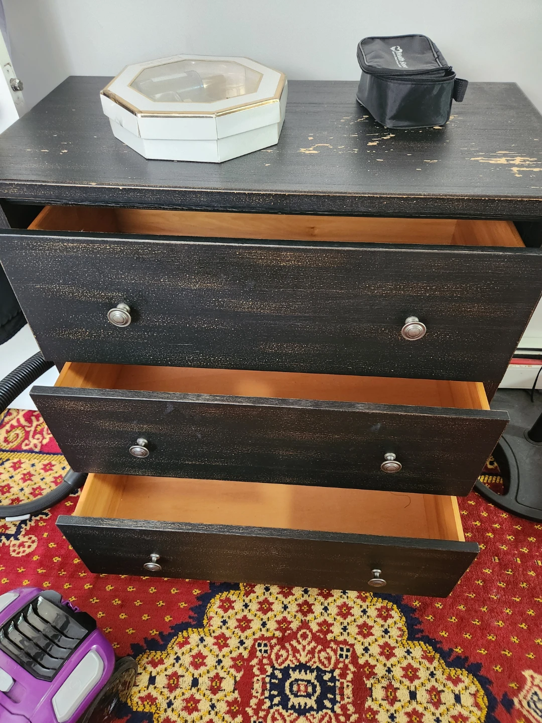 Very deep 3 drawers dressers Hold many clothes