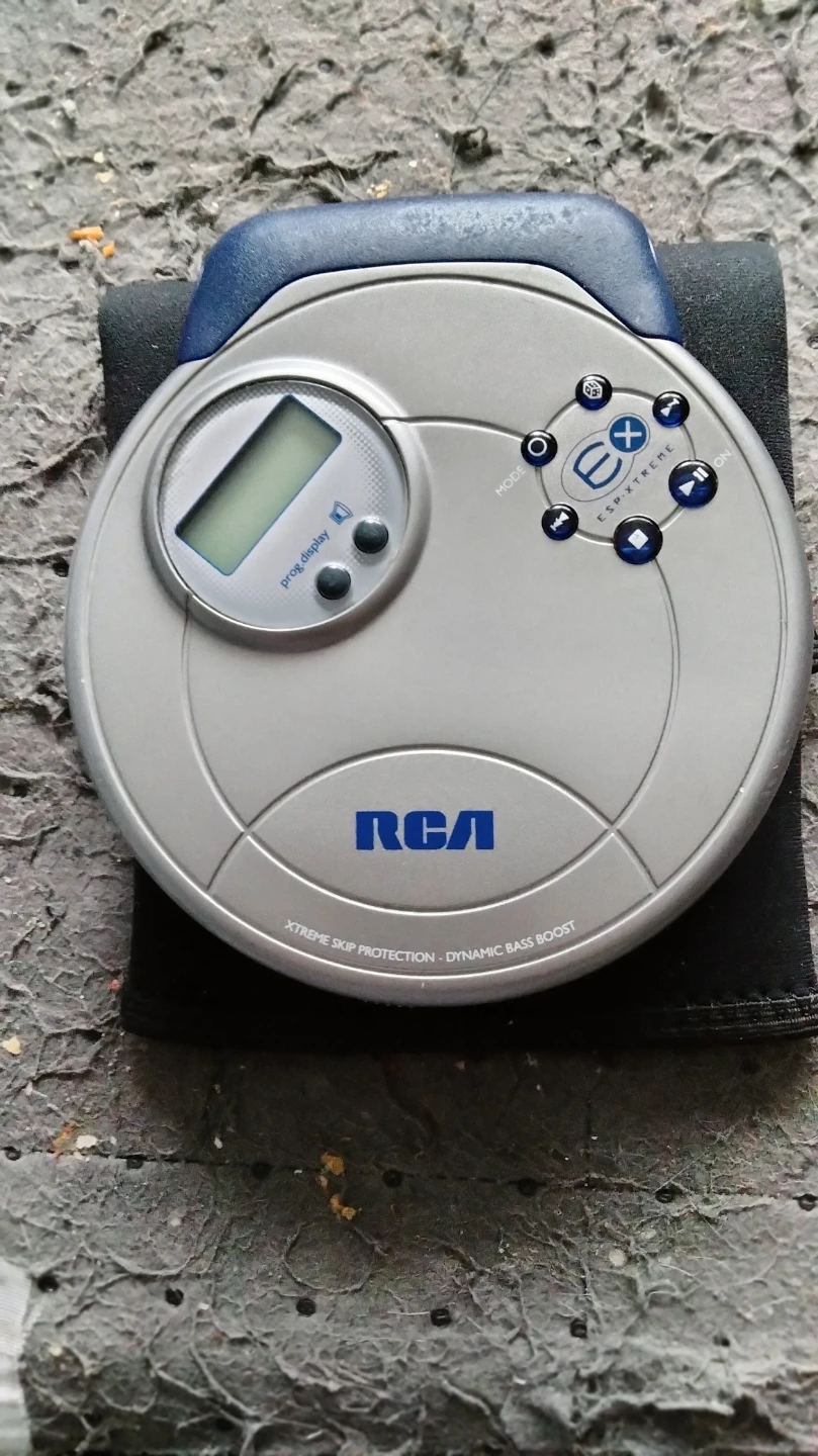 RCA CD Player Xtreme Skip Protection Dynamic Bass Boost - photo 2