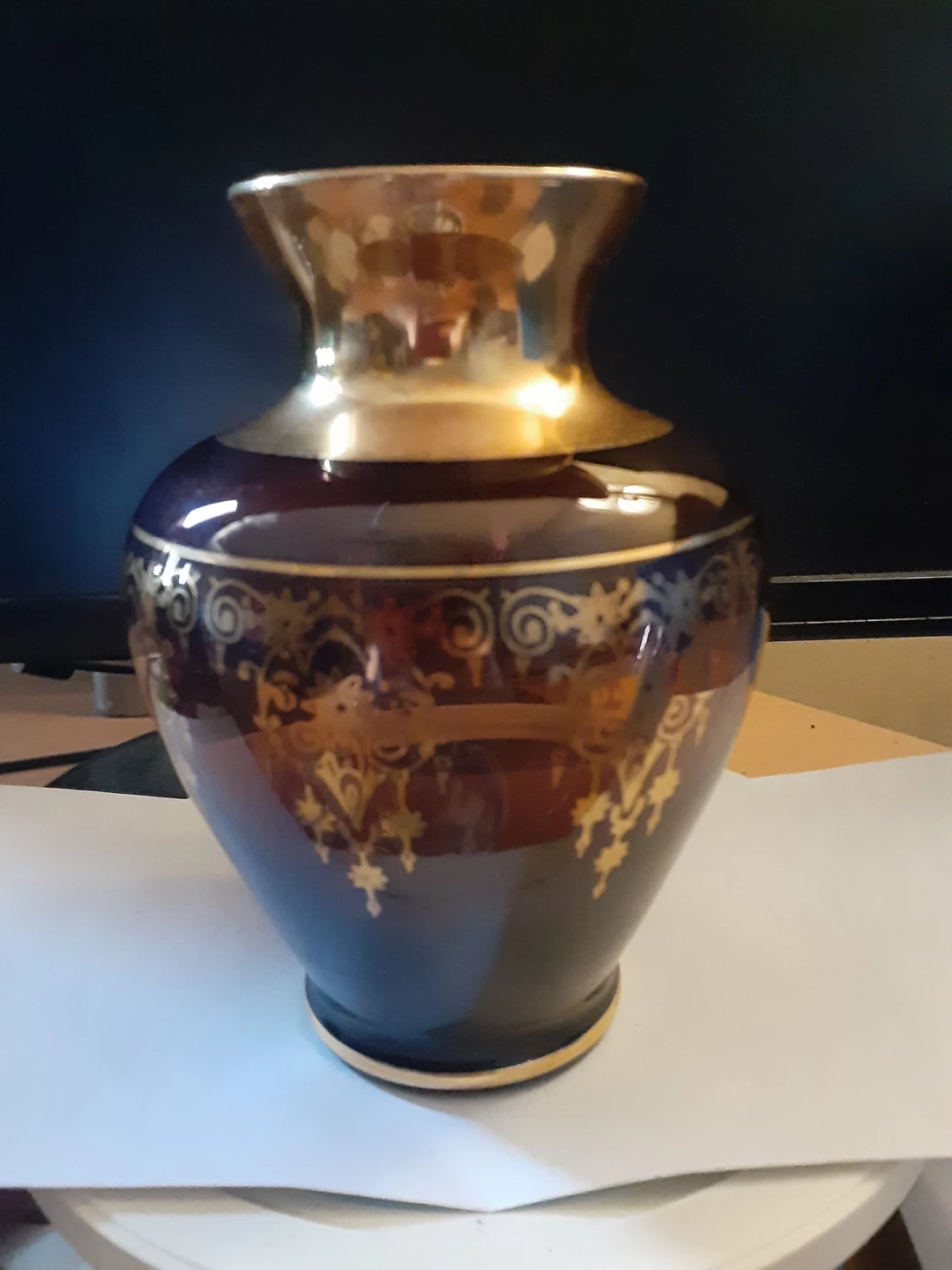 Georgous plum Decorative Vase