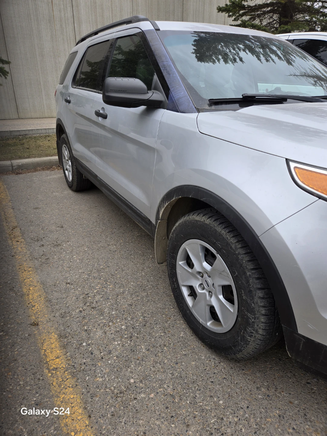 2014 Silver Ford Explorer AWD - photo 2