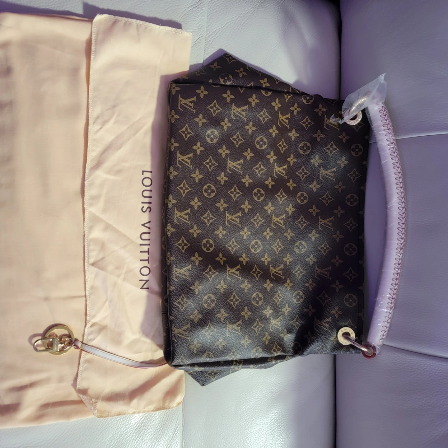 Louis Vuitton Monogram Canvas Bag - photo 4