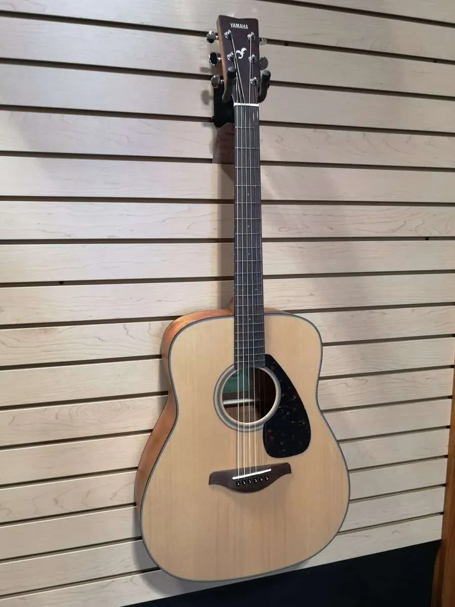 Brand new Yamaha FG800 with accessories